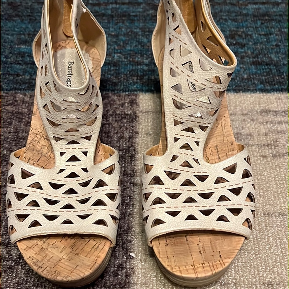 - Baretraps Miriam wedge sandals size 7.5